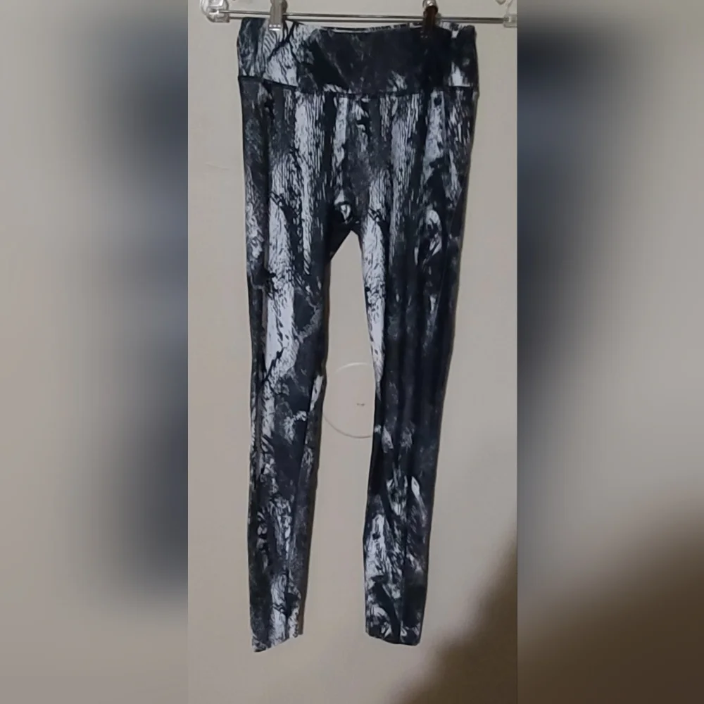 Under Armour Black and Gray Compression Leggings Small - Picture 2 of 5
